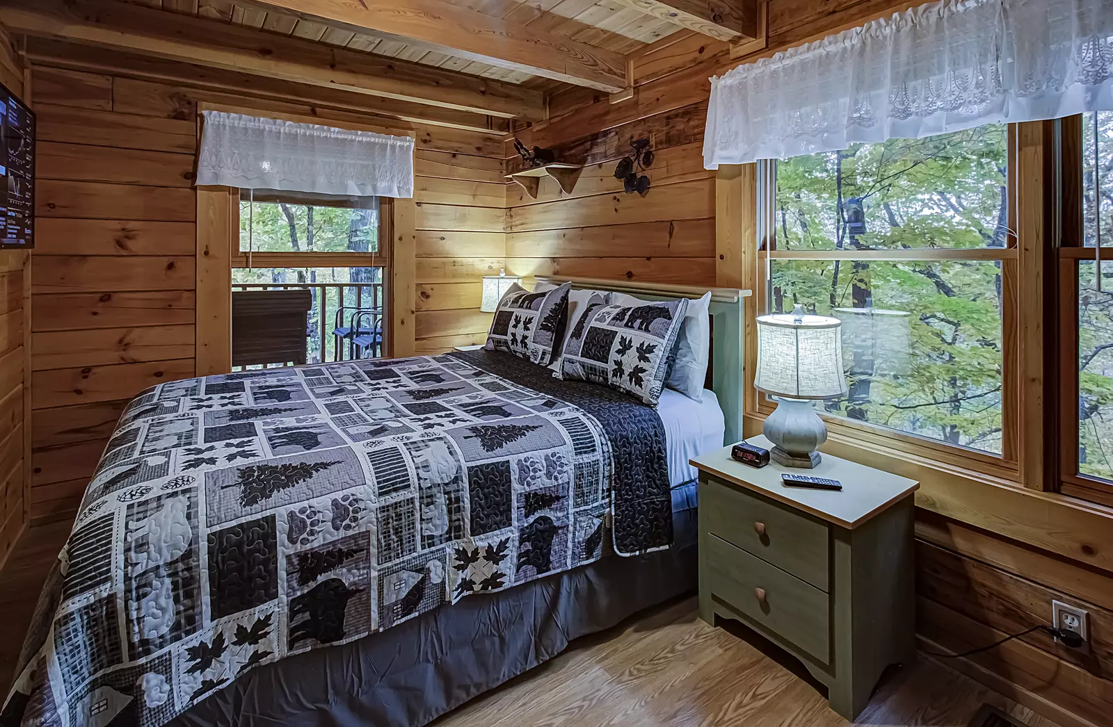 Honeymoon cabin rentals that offer seclusion are hard to come by these days. Teddy Bear Haven offers seclusion to couples and is a fantastic choice when visiting the Wears Valley area.