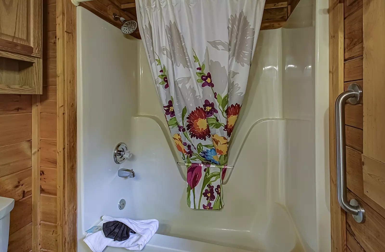 When visiting the Pigeon Forge TN area, be sure to visit Dollywood and pick up some of their wonderful gifts available throughout the park. From scented candles and soaps to the world famous cinnamon bread, Dollywood has something for everyone.